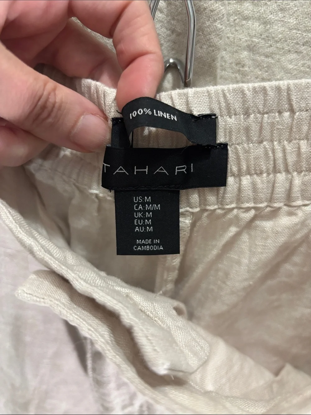 Tahari 100% Linen Cream Pleated Mid Rise Shorts Size Medium Coastal Resortwear